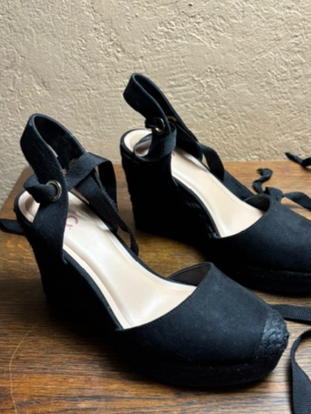 I.N.C Black wedge espadrilles- SZ 8M- VERY NICE!